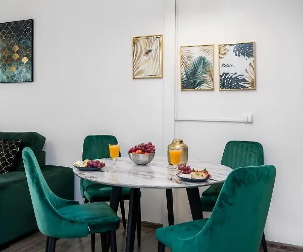 Sleepway Apartments- Garbary 100-46 شقة بوزنان