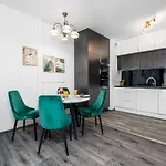 Sleepway Apartments- Garbary 100-46 아파트 *