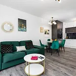 아파트 Sleepway Apartments- Garbary 100-46 포즈난