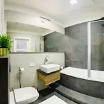 아파트 Sleepway Apartments- Garbary 100-46 포즈난