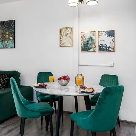 Sleepway Apartments- Garbary 100-46 شقة بوزنان