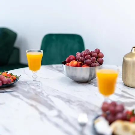 Sleepway Apartments- Garbary 100-46 *