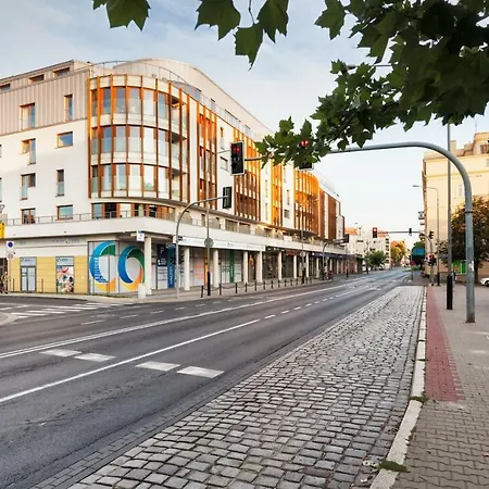 Sleepway Apartments- Garbary 100-46 شقة بوزنان