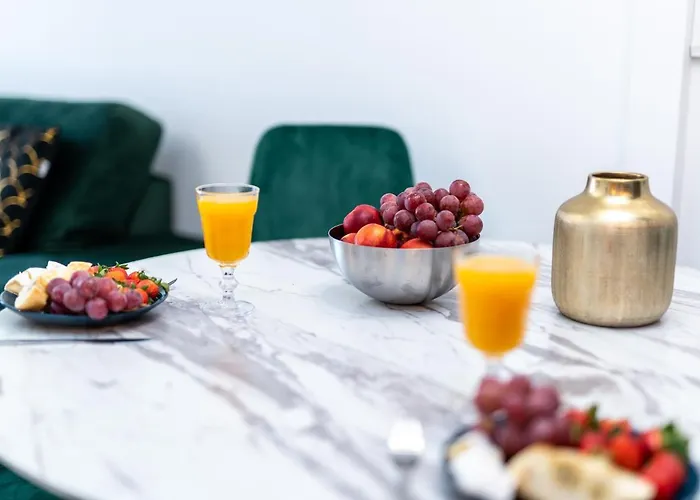 Sleepway Apartments- Garbary 100-46 *